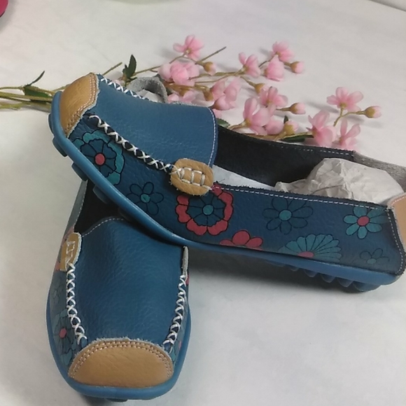 Shoes - Moccasins flats women's size 8